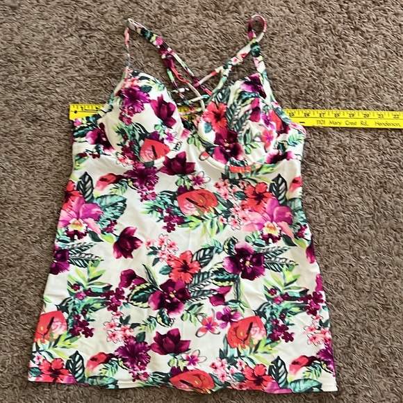 Swim top - Picture 3 of 6